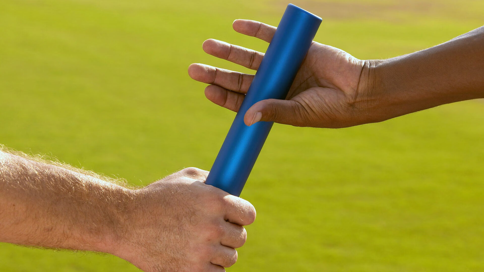 国际乒乓球赛引来全球媒体关注，比赛热度激增，国际乒乓球比赛由国际乒乓球联合会主办